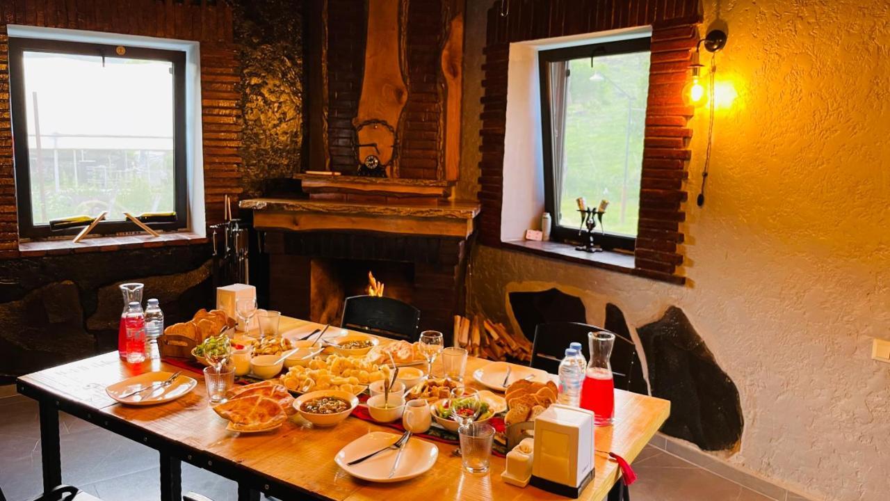 Hotel Hobbiton Near Vardzia Caves T'mogvi Ngoại thất bức ảnh