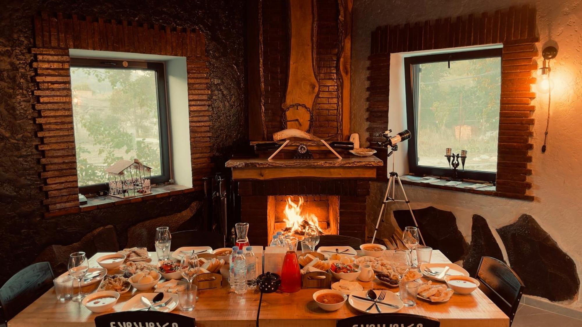 Hotel Hobbiton Near Vardzia Caves T'mogvi Ngoại thất bức ảnh