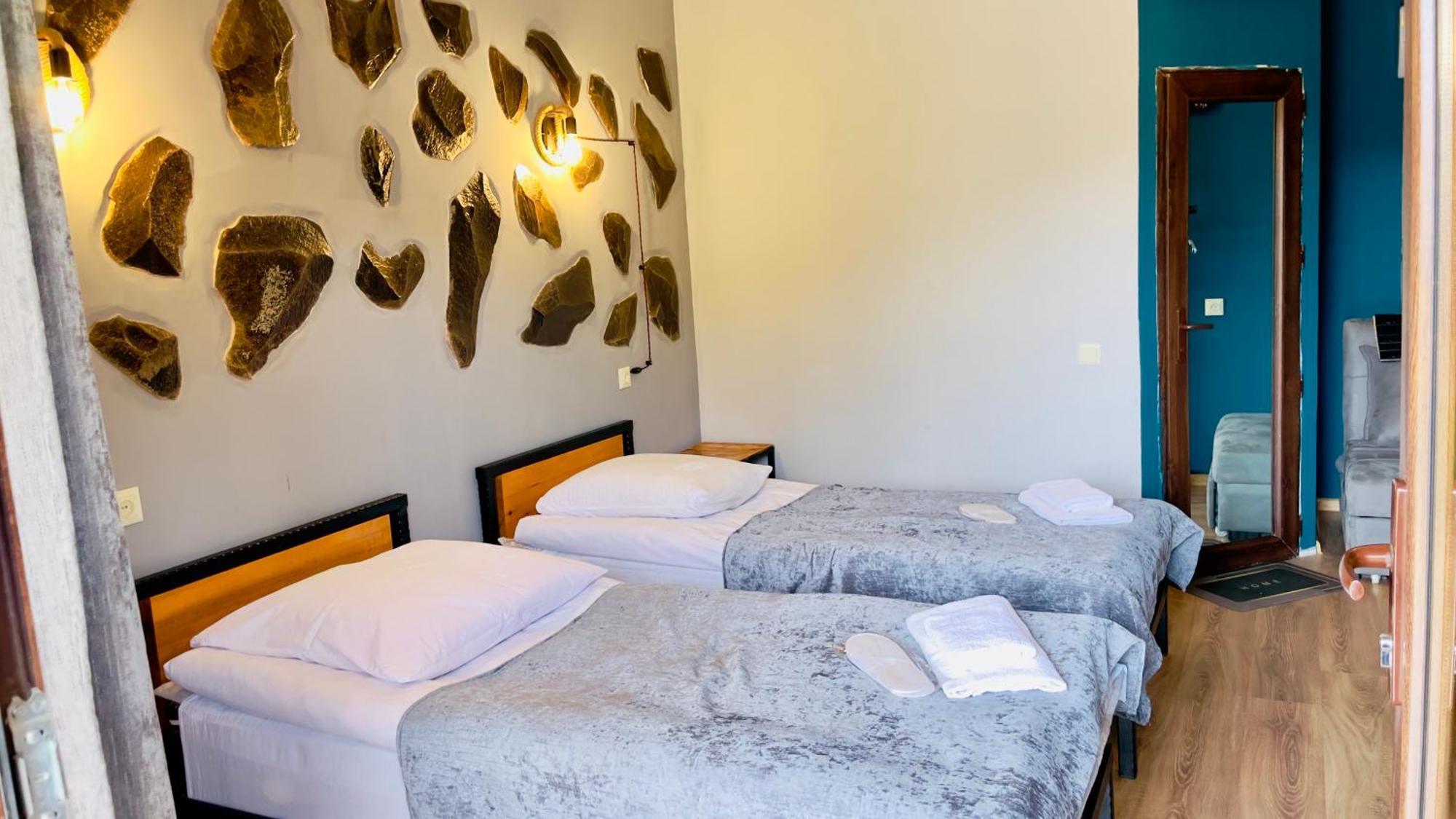 Hotel Hobbiton Near Vardzia Caves T'mogvi Ngoại thất bức ảnh