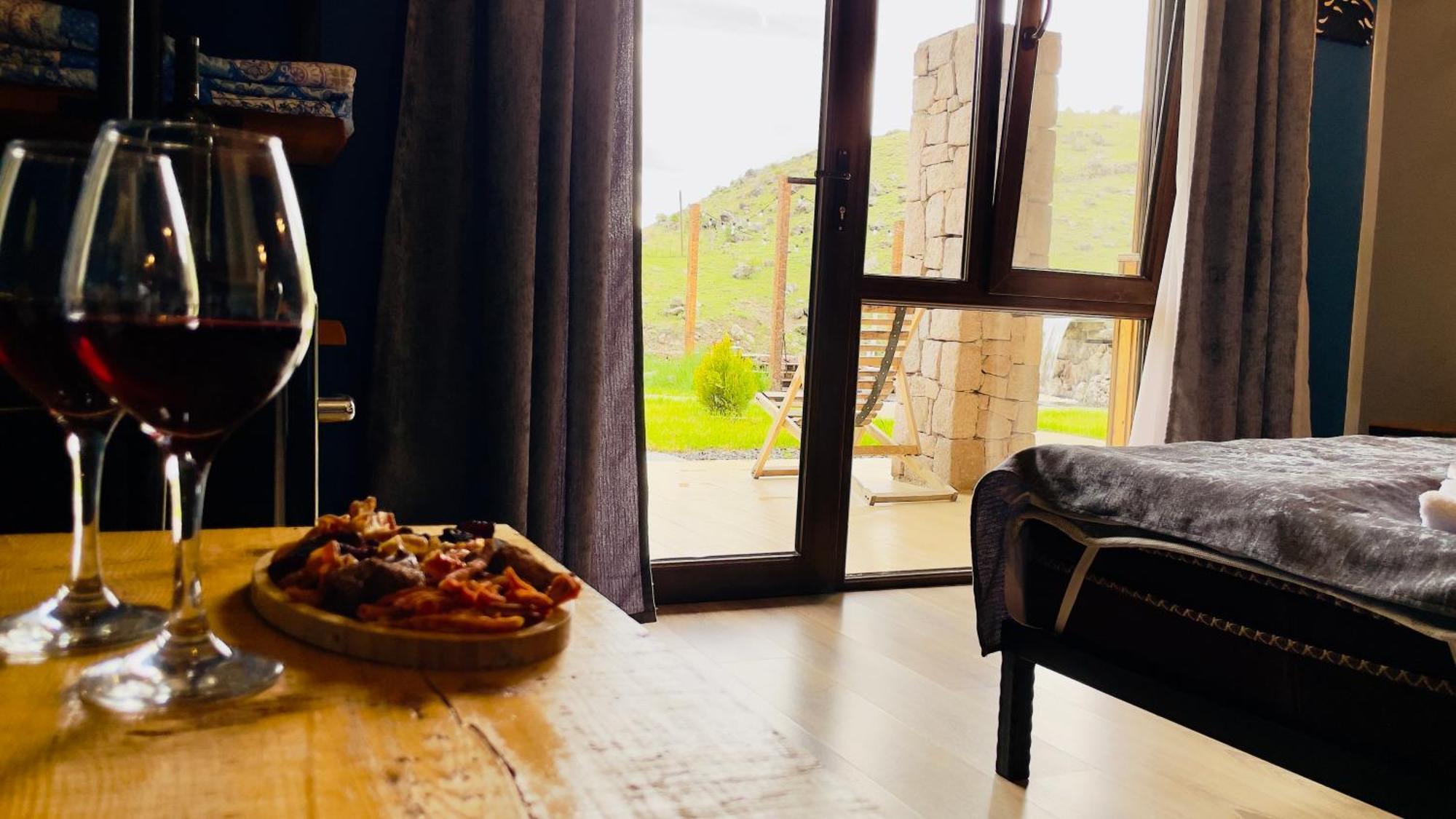 Hotel Hobbiton Near Vardzia Caves T'mogvi Ngoại thất bức ảnh